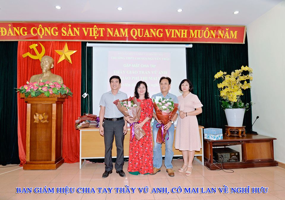 Chia tay thầy giáo Trần Vũ Anh và cô giáo Phí Thị Mai Lan về hưởng chế độ hưu trí